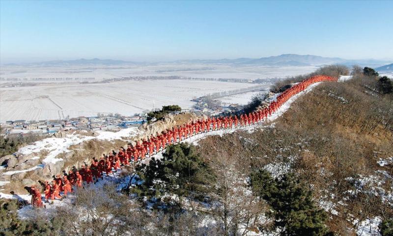 “冬季大练兵”拉练训练。