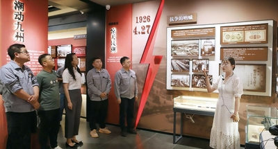 全国民众合奏“四二七”罢工凯歌